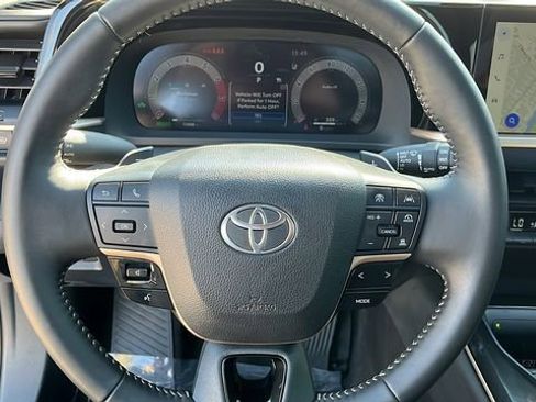 Used 2025 Toyota Crown Signia image 7