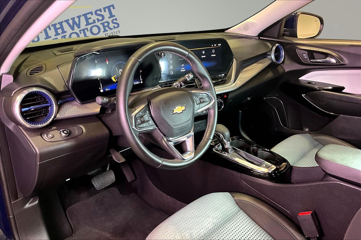 Used 2024 Chevrolet Trax LT w/ Driver Confidence Package FWD image 17