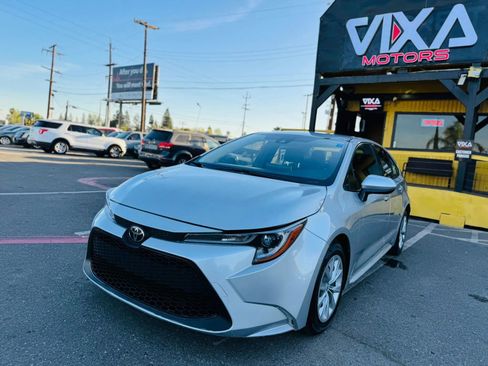 Used 2021 Toyota Corolla LE image 1