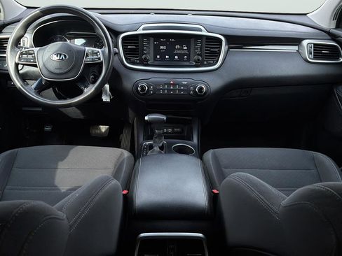 Used 2020 Kia Sorento LX FWD image 17