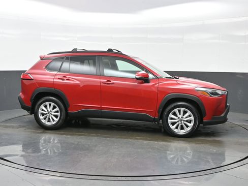 Used 2022 Toyota Corolla Cross LE image 7