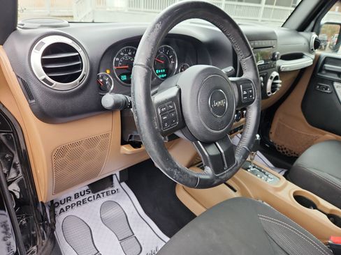 Used 2017 Jeep Wrangler Unlimited Sahara w/ Connectivity Group image 23