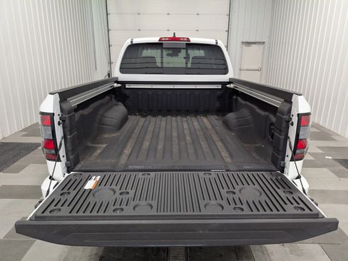 Used 2024 Nissan Frontier SV w/ SV Convenience Package image 22