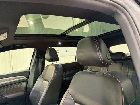 Used 2022 Volkswagen Atlas Cross Sport SE FWD image 23