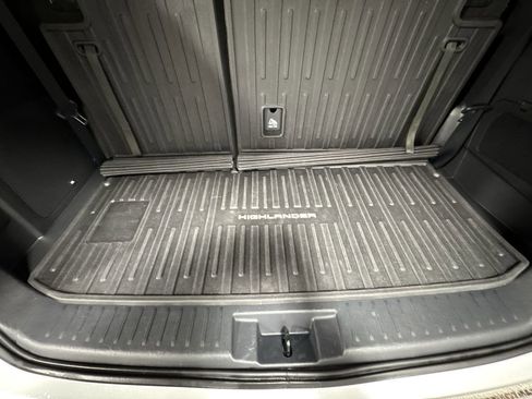 Used 2022 Toyota Highlander Platinum image 33