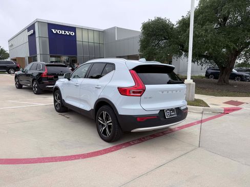 Certified 2025 Volvo XC40 B5 Core AWD/4WD image 4