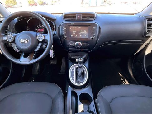 Used 2018 Kia Soul + image 15
