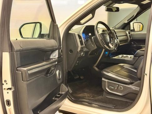 Used 2019 Ford Expedition XLT w/ Equipment Group 202A AWD/4WD image 15
