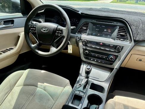 Used 2017 Hyundai Sonata SE FWD image 6