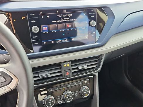 Used 2024 Volkswagen Taos SE image 28