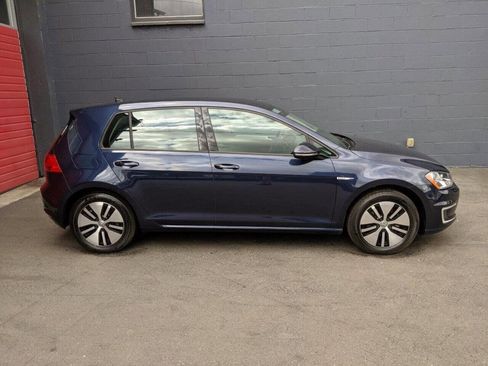 Used 2016 Volkswagen e-Golf SE w/ DC Fast Charging Package image 2