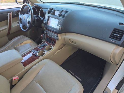 Used 2012 Toyota Highlander Limited image 30