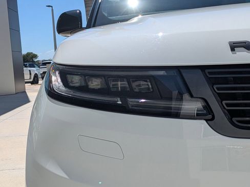 Used 2025 Land Rover Range Rover Sport Dynamic SE image 11