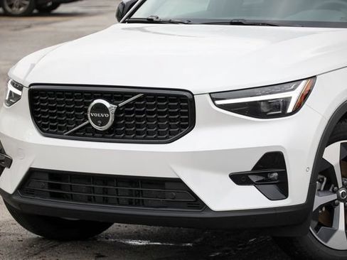 Certified 2026 Volvo XC40 B5 Plus AWD/4WD image 21