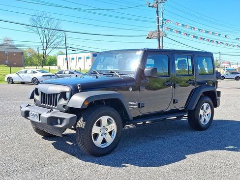Used 2018 Jeep Wrangler Unlimited Sport w/ Connectivity Group AWD/4WD image 3