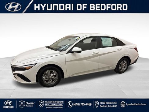 Certified 2026 Hyundai Elantra SE w/ Cargo Package FWD image 10