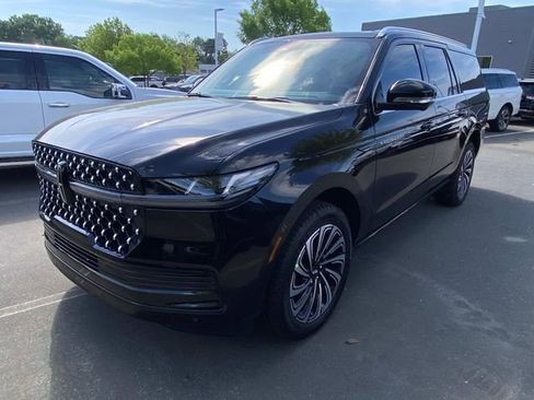 New 2026 Lincoln Navigator L Black Label AWD/4WD image 3