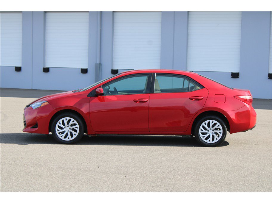 Used 2017 Toyota Corolla LE w/ Carpet Mat Package (TMS) FWD image 3