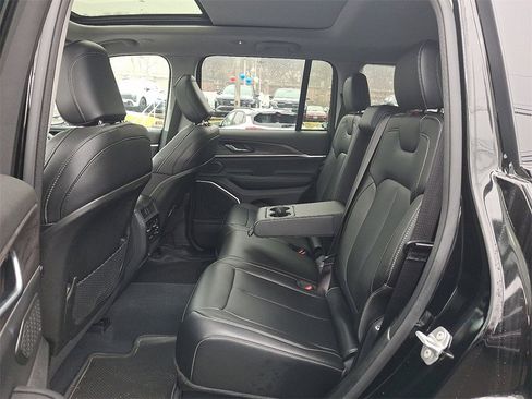 Used 2023 Jeep Grand Cherokee 4WD 4xe image 11