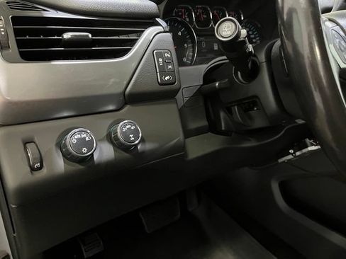 Used 2018 Chevrolet Suburban LT AWD/4WD image 16