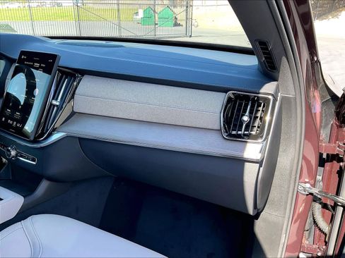 New 2026 Volvo XC90 T8 Plus w/ Protection Package Premier image 29