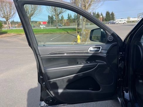 Used 2022 Jeep Grand Cherokee Limited w/ Trailer Tow Group IV image 16