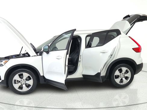 Used 2020 Volvo XC40 T4 Momentum FWD image 12