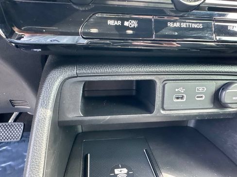Used 2025 Honda Pilot TrailSport image 54