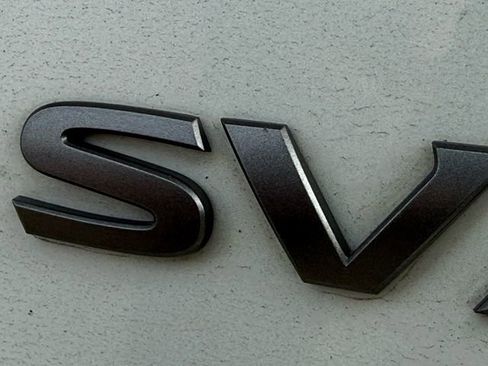 Used 2024 Nissan Rogue SV image 11