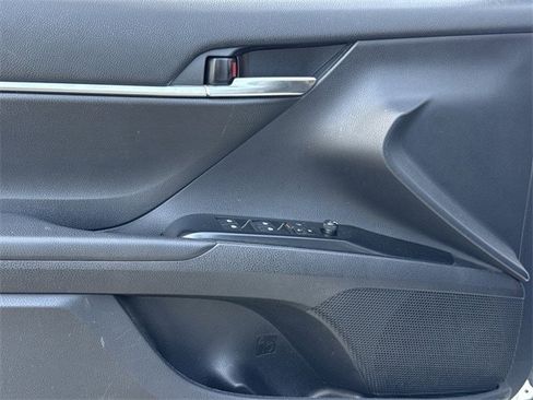 Used 2020 Toyota Camry SE w/ Convenience Package image 23