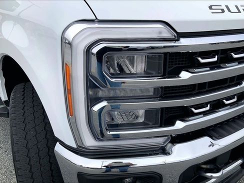 Certified 2023 Ford F250 Lariat w/ Chrome Package image 26