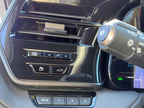 Used 2025 Lexus TX 500h AWD w/ Technology Package image 29