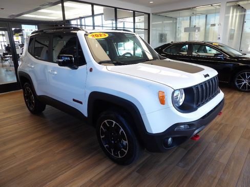 Used 2023 Jeep Renegade Trailhawk AWD/4WD image 3