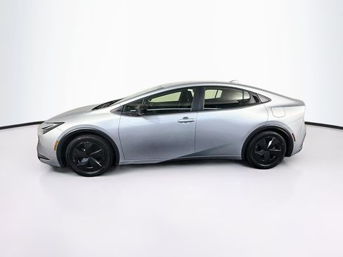 Used 2025 Toyota Prius FWD image 4