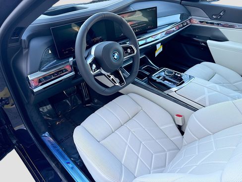 New 2026 BMW i7 xDrive60 w/ Premium Package image 25
