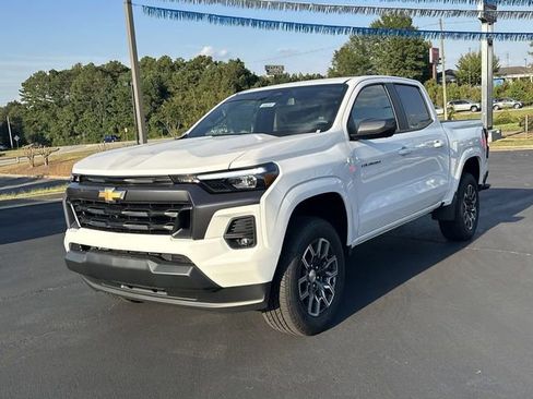 Certified 2024 Chevrolet Colorado LT w/ LT Convenience Package III image 4