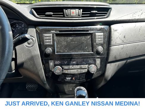 Used 2018 Nissan Rogue SV AWD/4WD image 11
