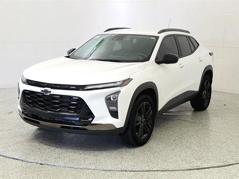Used 2025 Chevrolet Trax ACTIV w/ Driver Confidence Package FWD image 3