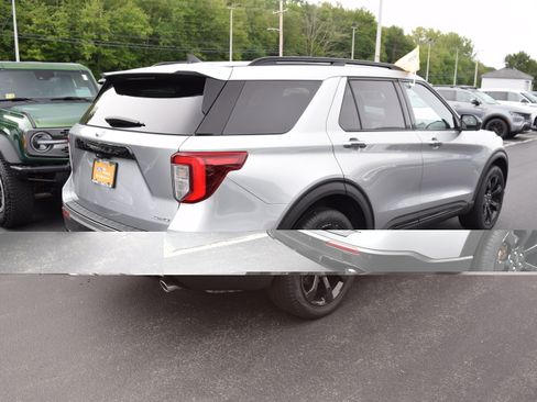 Used 2023 Ford Explorer ST-Line AWD/4WD image 4