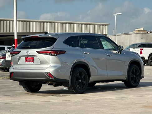 Certified 2025 Toyota Highlander LE AWD/4WD image 6