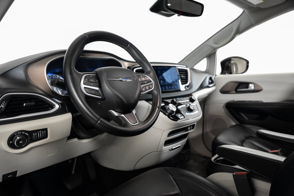 Used 2018 Chrysler Pacifica Touring-L w/ Advanced Safetytec Group FWD image 29