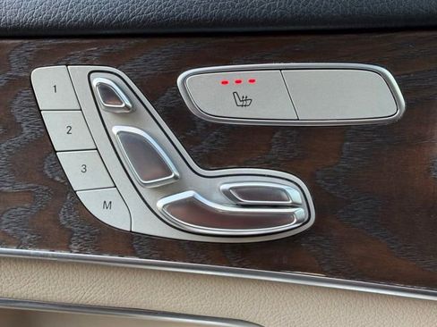 Used 2018 Mercedes-Benz GLC 300 4MATIC image 12