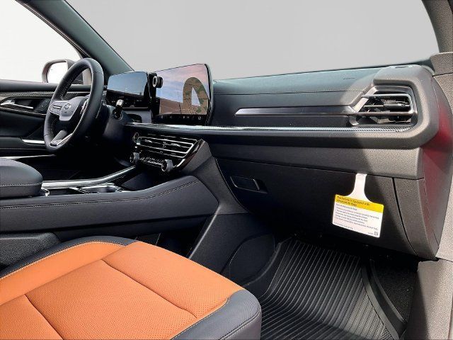New 2027 Chevrolet Traverse Z71 w/ Driver Confidence Package AWD/4WD image 9