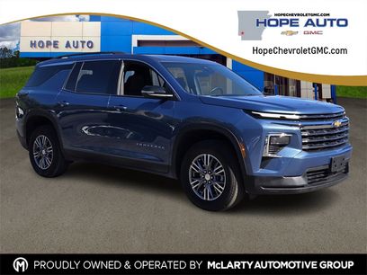 Used 2025 Chevrolet Traverse LT
