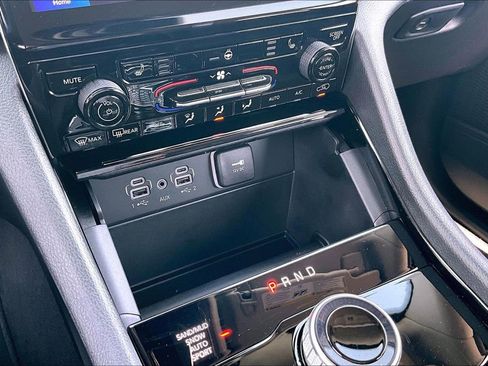 Used 2023 Jeep Grand Cherokee Limited image 32