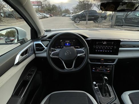 Used 2025 Volkswagen Taos SE image 11
