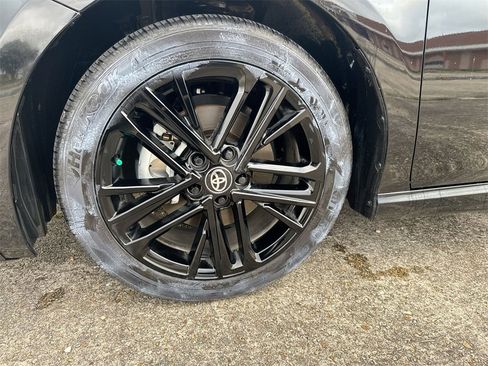 Used 2025 Toyota Camry SE image 12