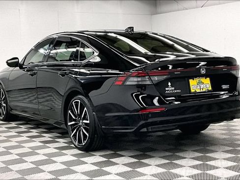 Used 2025 Honda Accord Touring image 2