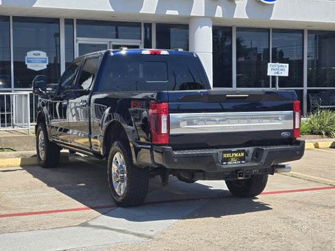 Certified 2022 Ford F250 Platinum w/ FX4 Off-Road Package AWD/4WD image 3