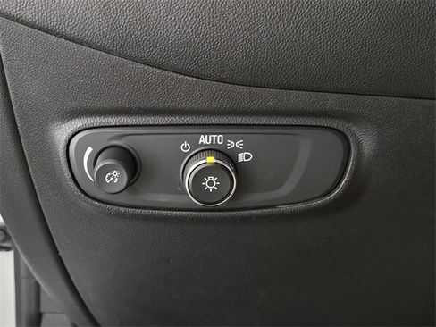 Used 2022 Chevrolet Equinox RS w/ RS Leather Package image 39